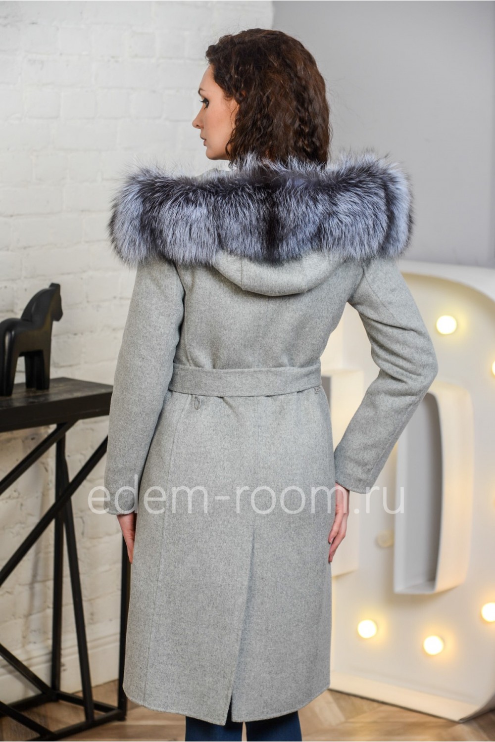 Зимняя парка -пальто с мехом чернобурки