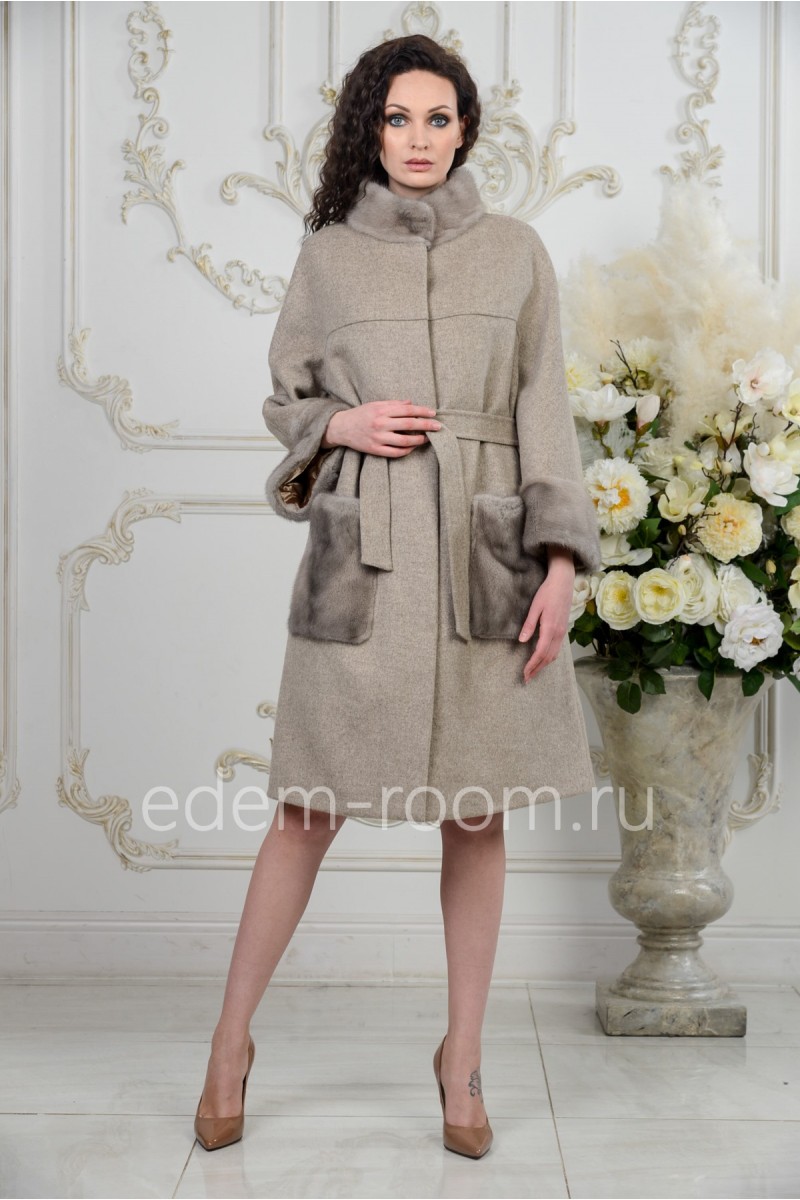 Шерстяное пальто с мехом для женщин