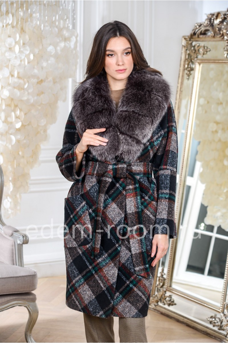 Модное пальто с мехом
