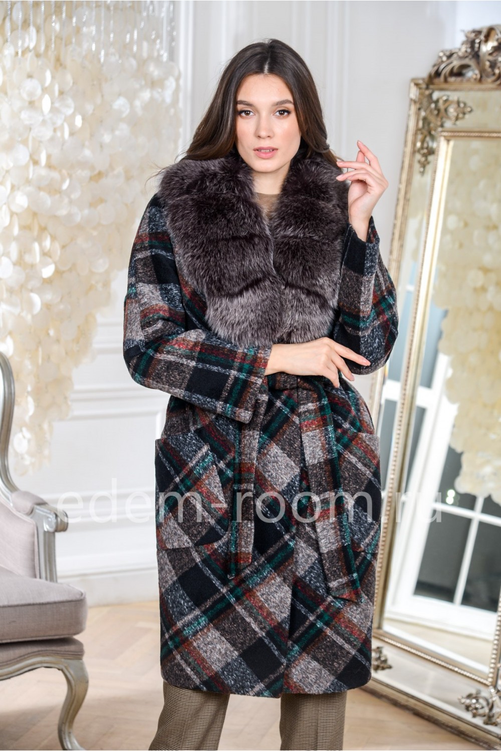 Модное пальто с мехом