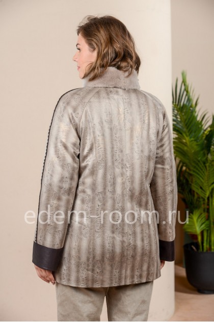 Куртка на межсезонье из экозамши