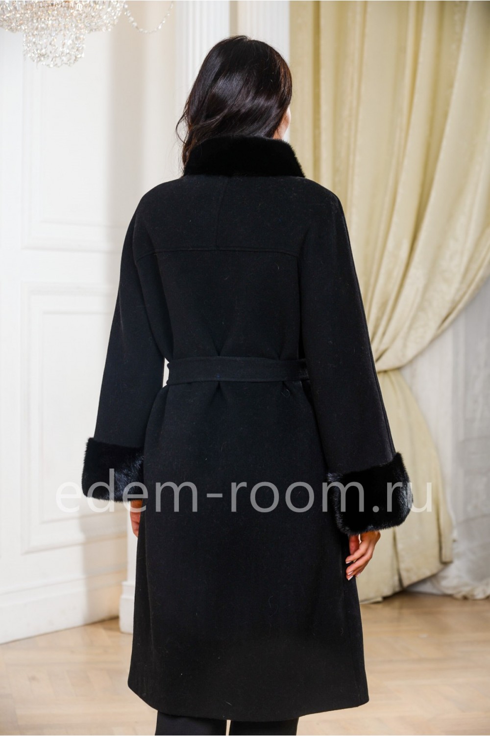 Шерстяное пальто с мехом норки черное