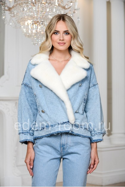 Джинсовая куртка - косуха с меховым воротником
