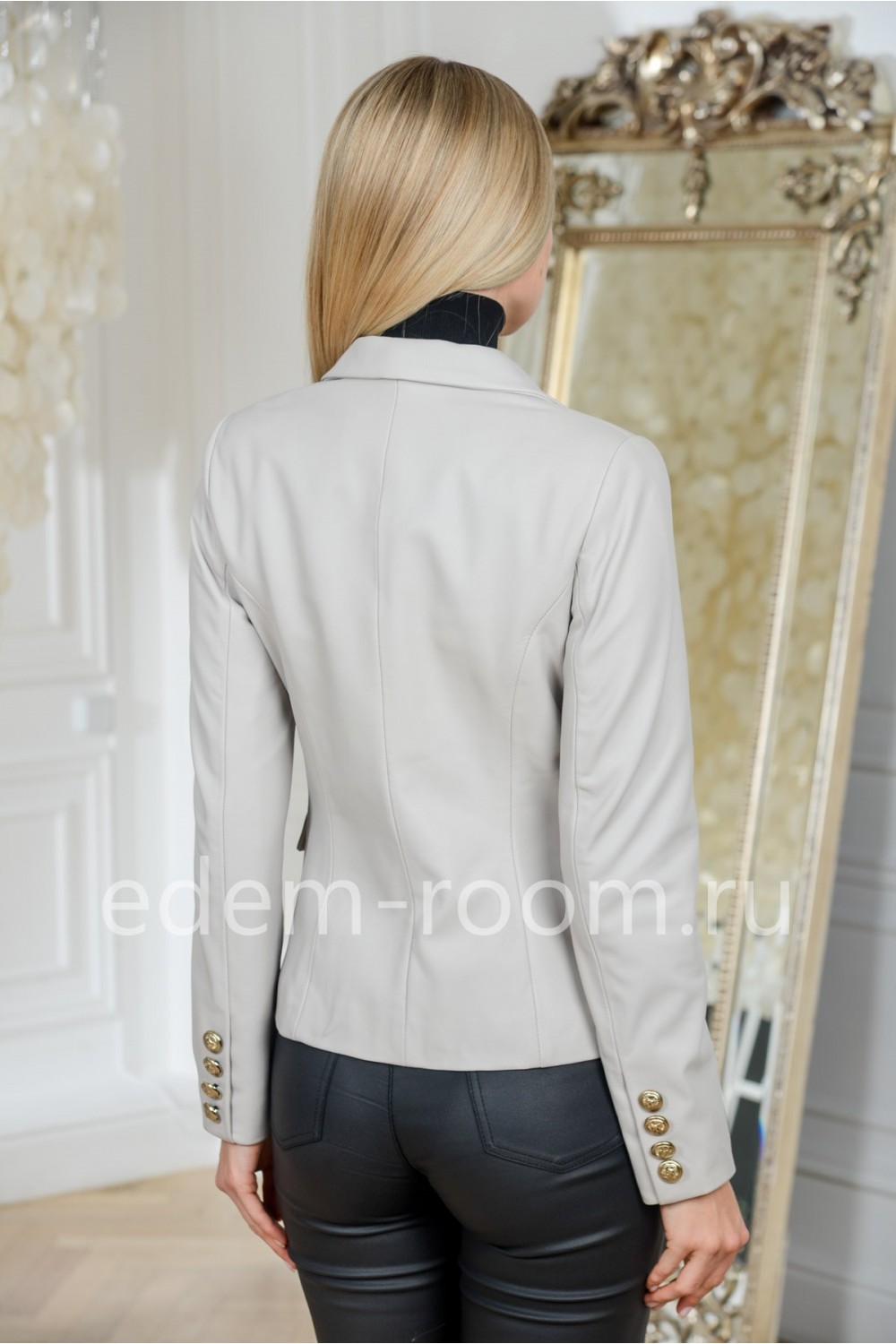 Пиджак кожаный белого цвета