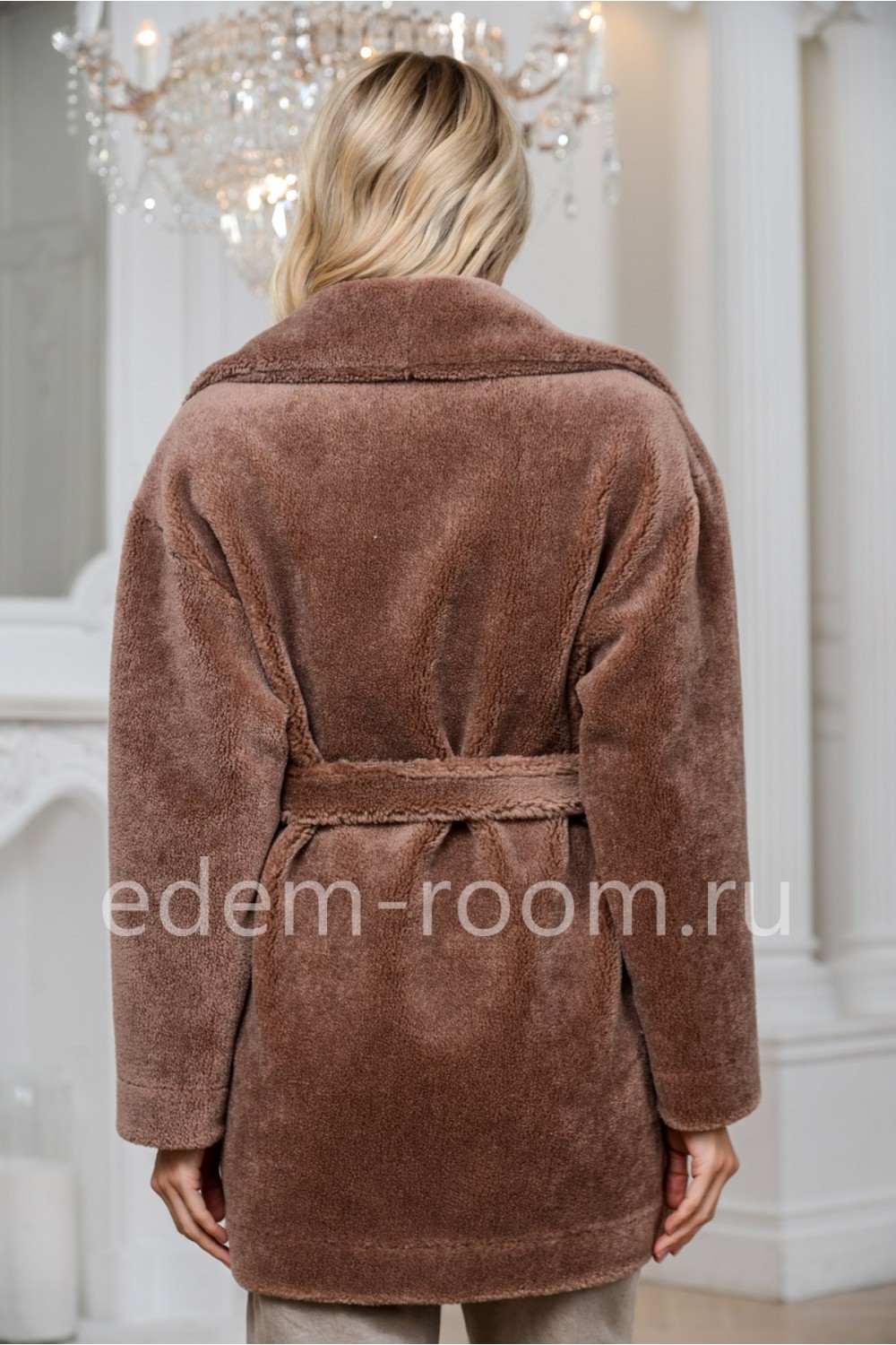 Укороченное пальто из натуральной шерсти