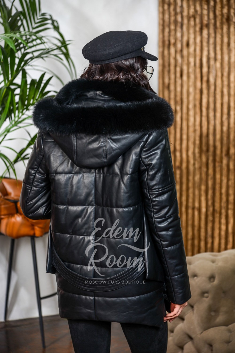 Утеплённая кожаная куртка-пальто с меховыми карманами