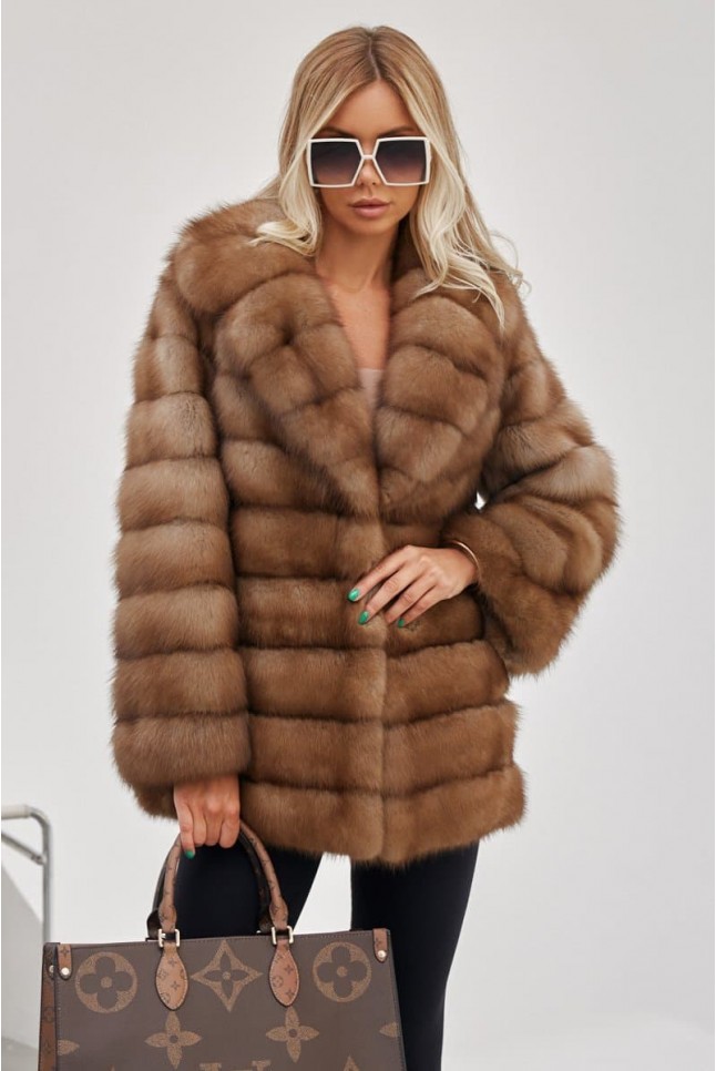 Шуба из куницы с английским воротником