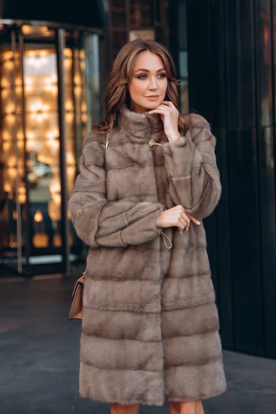 Норковая шуба с воротником стойка