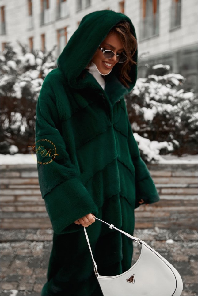 Изумрудная норковая шуба с капюшоном