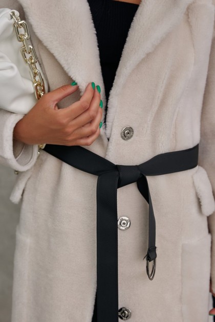 Ультрамодное пальто из белой шерсти