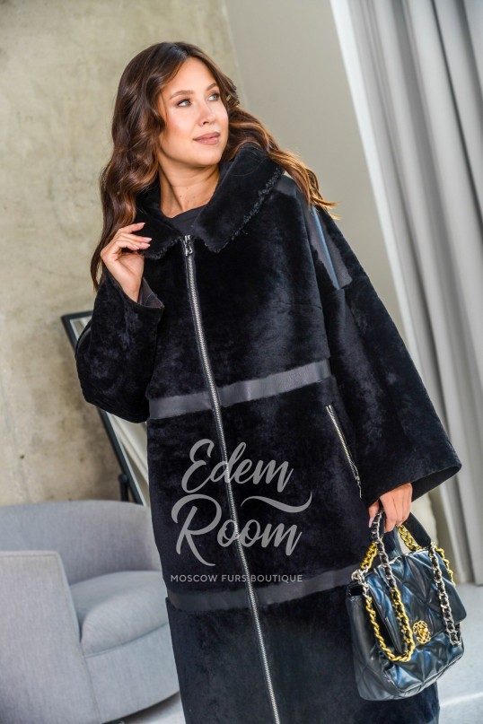 Современная чёрная дублёнка из меха