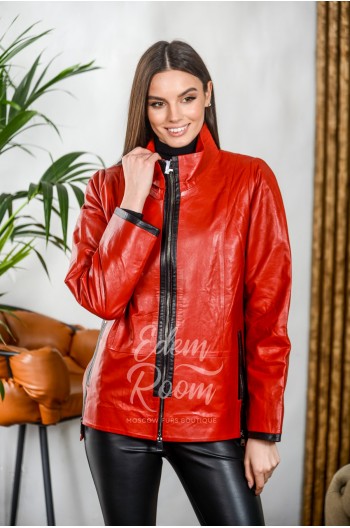 Красная куртка из натуральной кожи