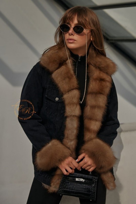 Чёрная джинсовая куртка с мехом куницы