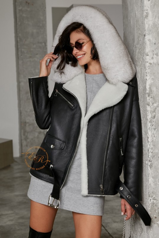 Куртка - дублёнка с меховым капюшоном