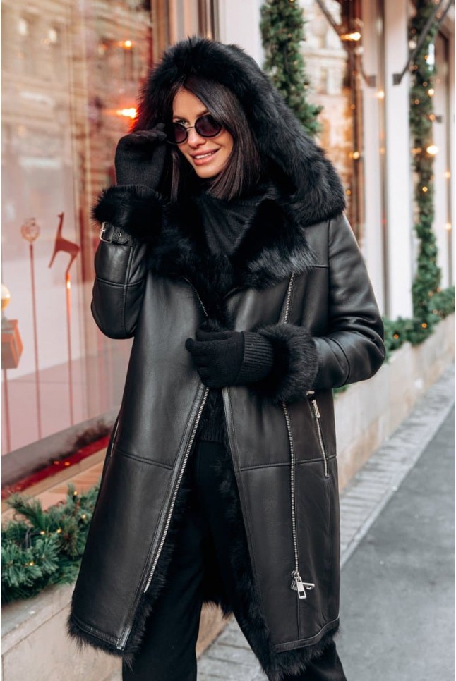 Чёрная дублёнка на молнии с капюшоном