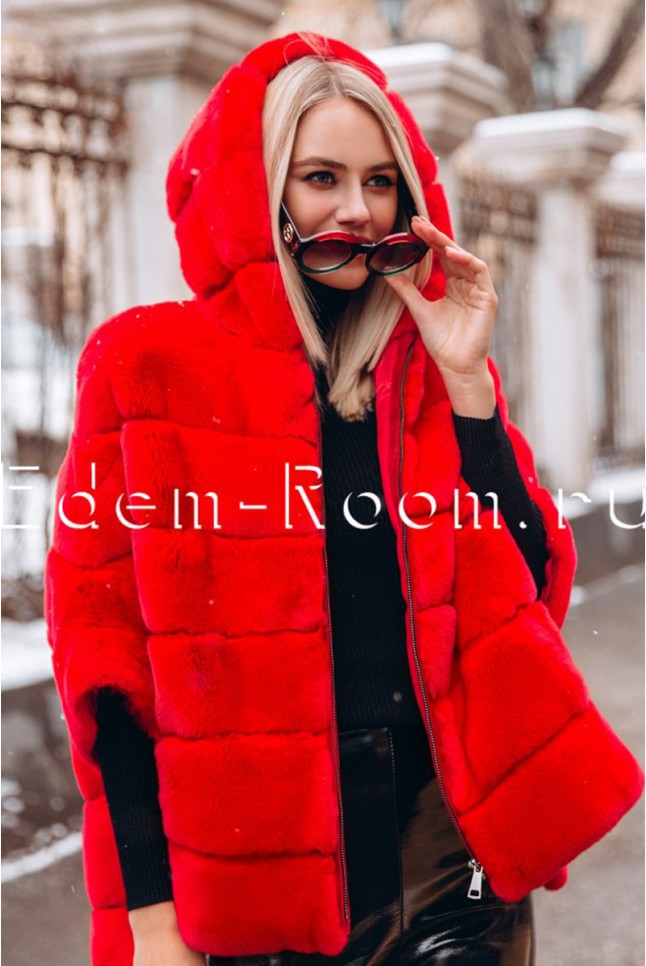 Красная кофта-куртка из рекса с капюшоном