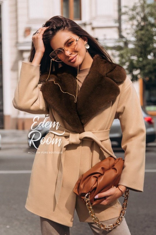 Пальто из шерсти с норковым воротником