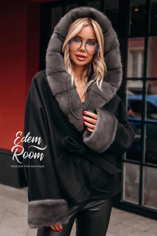 Чёрное пончо с красивым капюшоном из норки