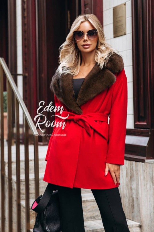 Пальто под пояс с воротником из норки