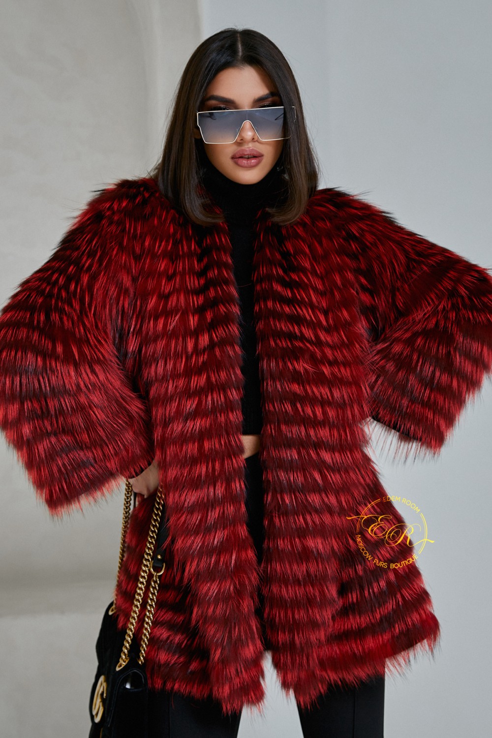 Красное меховое пальто из лисы