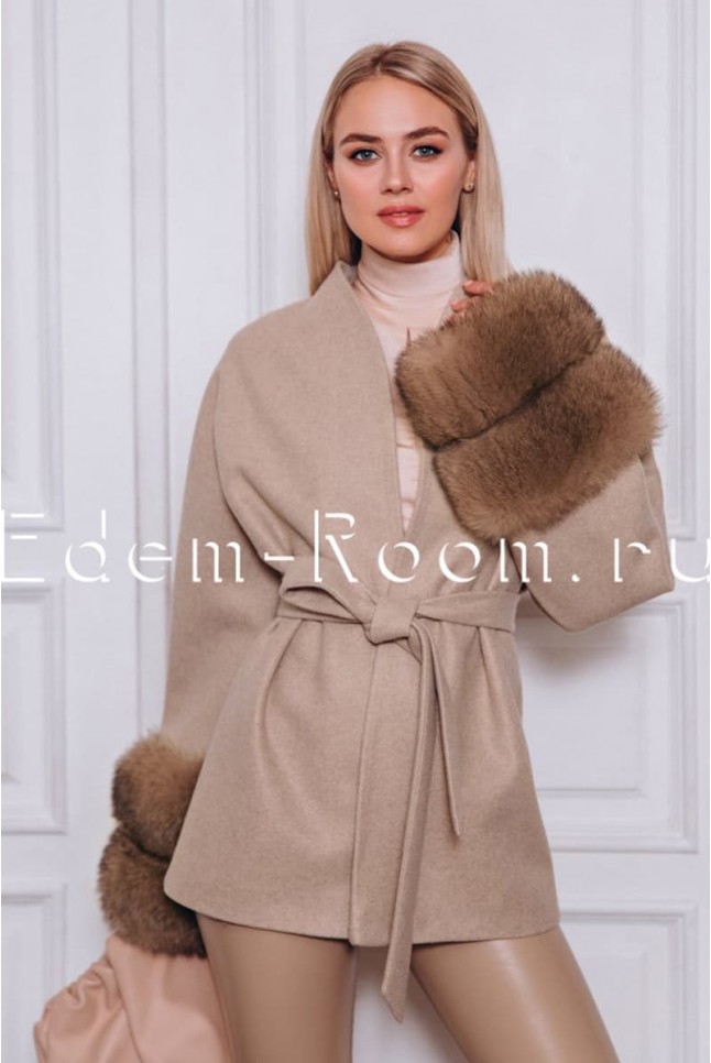 Шерстяное пальто под пояс