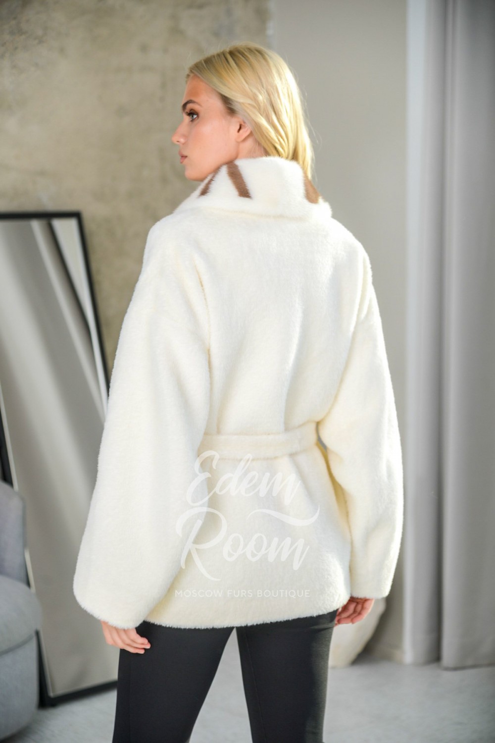 Укороченное белое пальто -куртка Италия