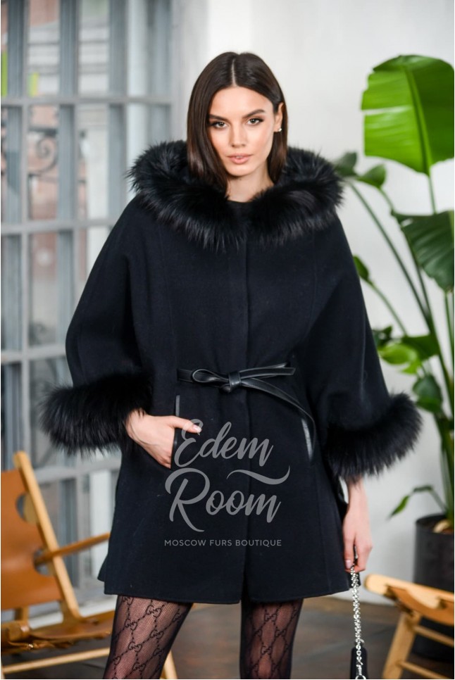 Демисезонное пальто - пончо с мехом