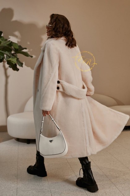 Белая шуба из шерсти