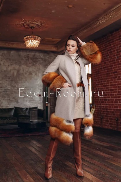 Эксклюзивное пальто с мехом финской лисы