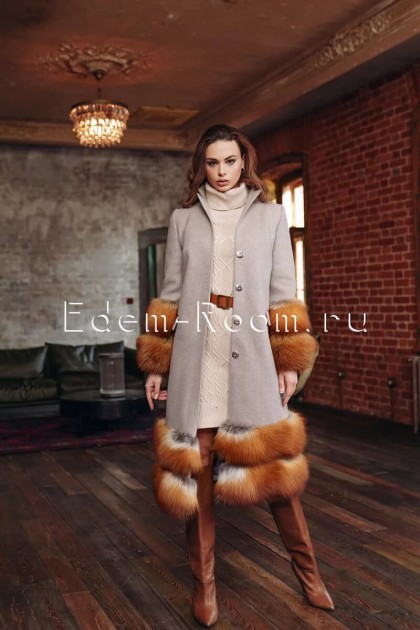 Эксклюзивное пальто с мехом финской лисы