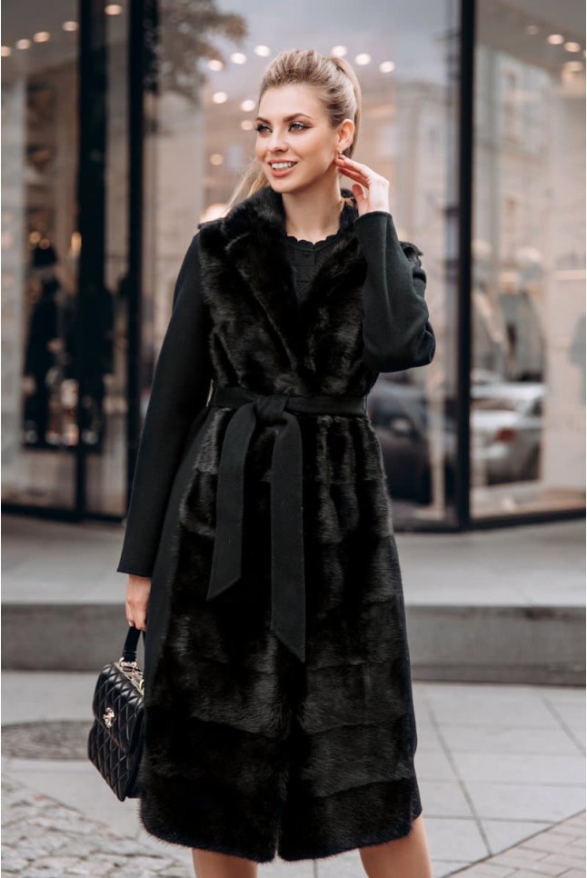 Чёрное демисезонное пальто с мехом норки