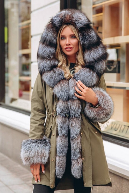 Парка зимняя с меховыми манжетами