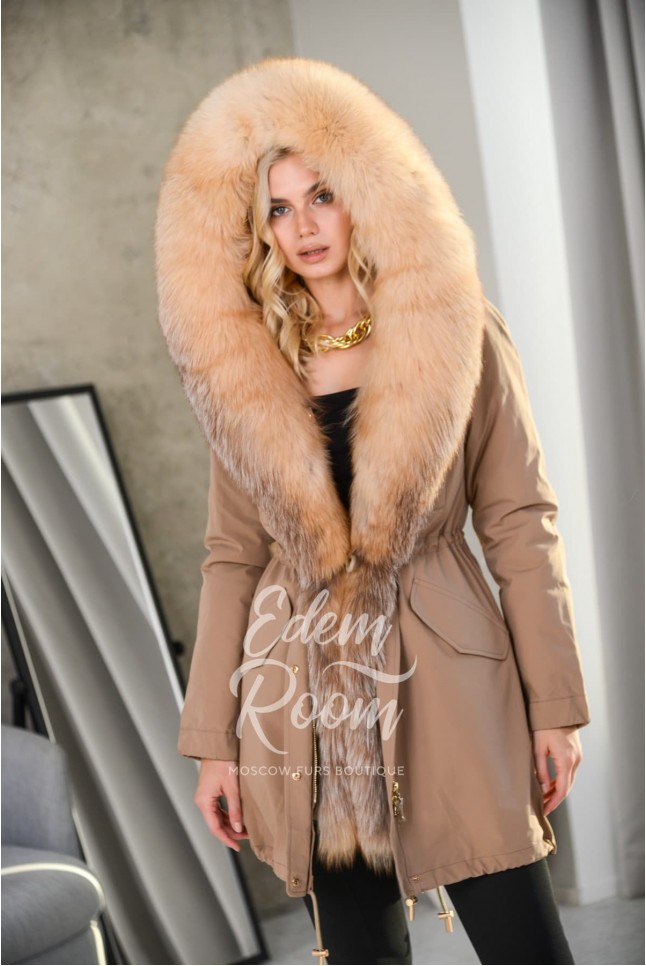 Парка в цвете капучино с мехом лисы