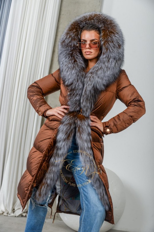 Удлиненная пуховая парка