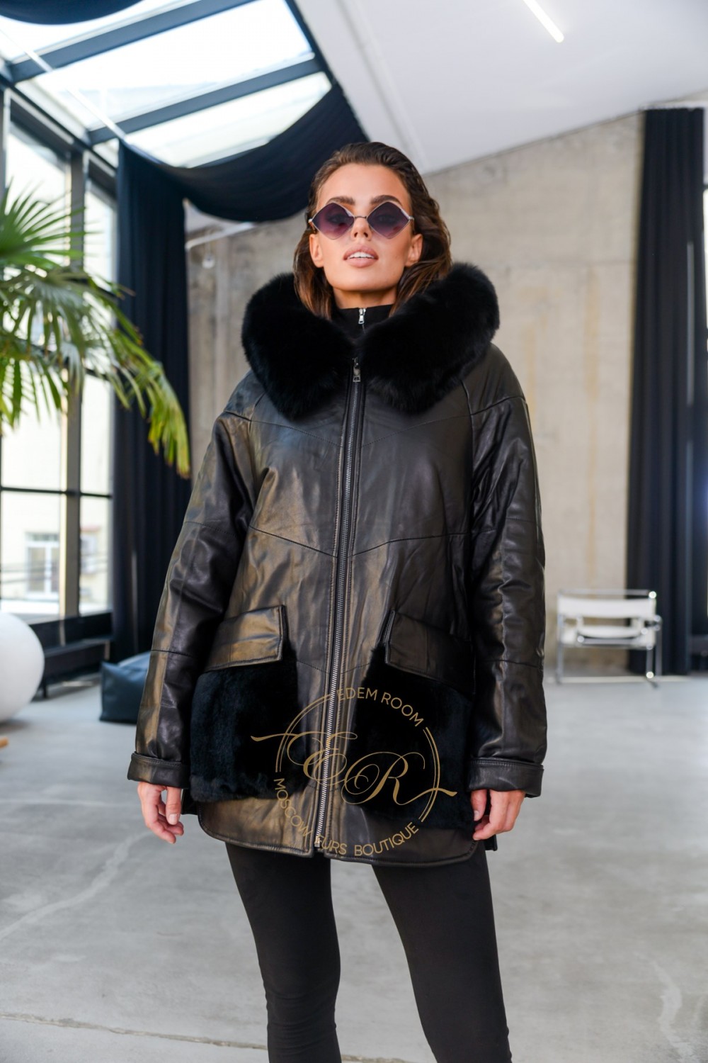 Кожаная куртка-пальто с карманами из меха норки
