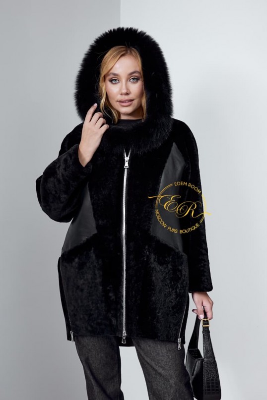 Чёрная дублёнка с капюшоном