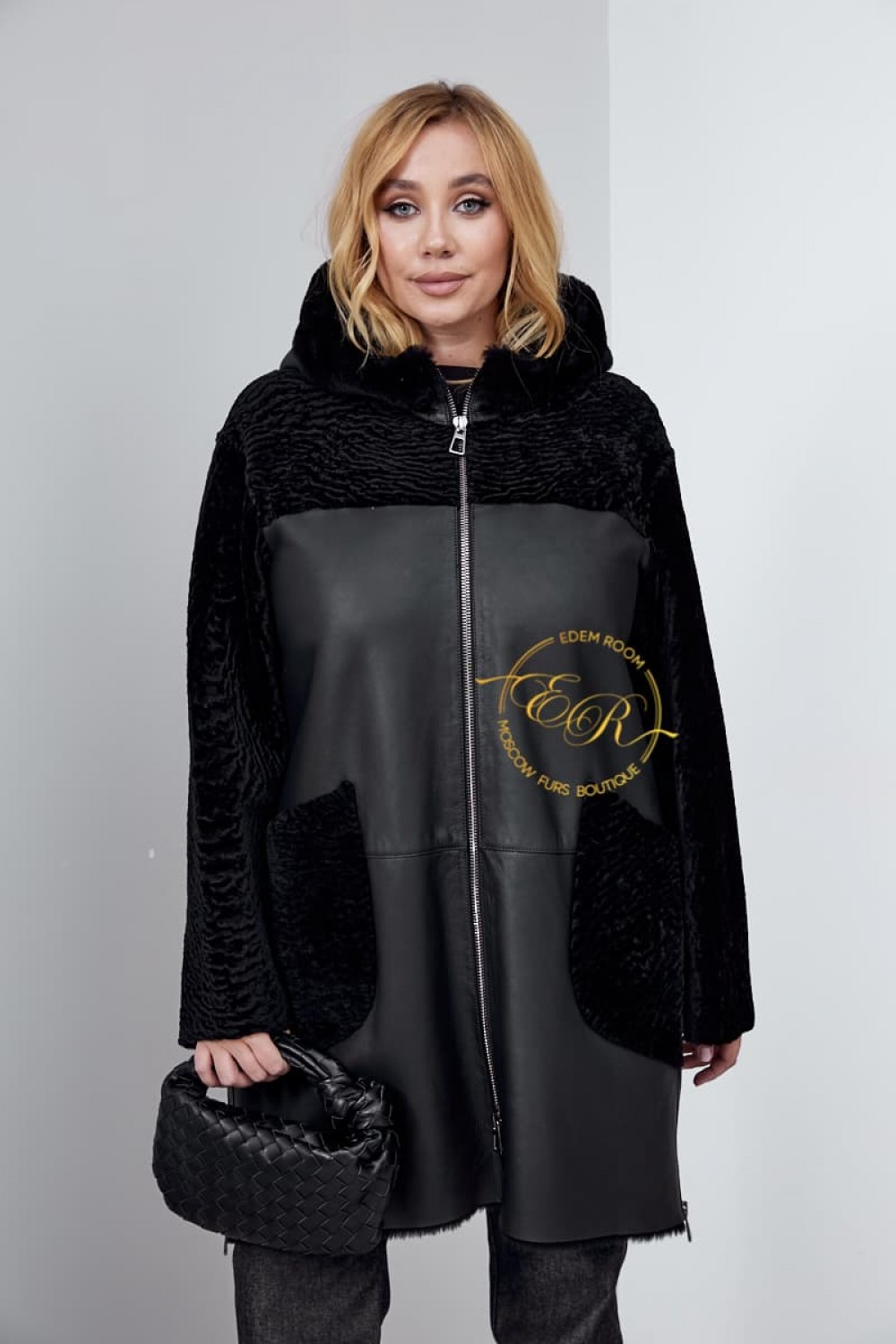 Чёрная облегчённая дублёнка - пальто для женщин