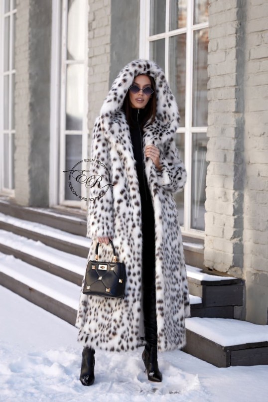 Длинная шуба из экорыси с капюшоном