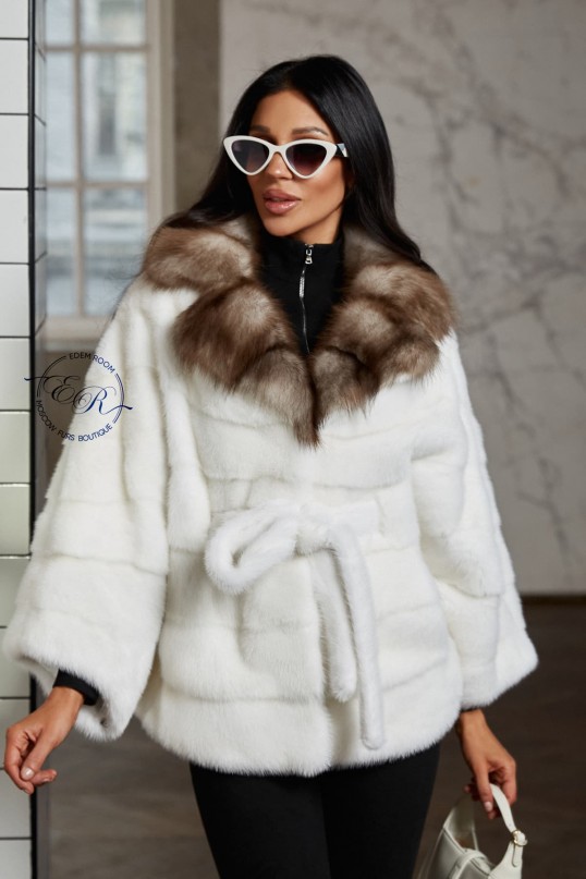 Белое норковое пончо с воротником из куницы