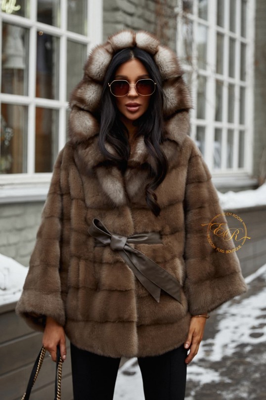 Короткая норковая шуба - пончо с мехом куницы