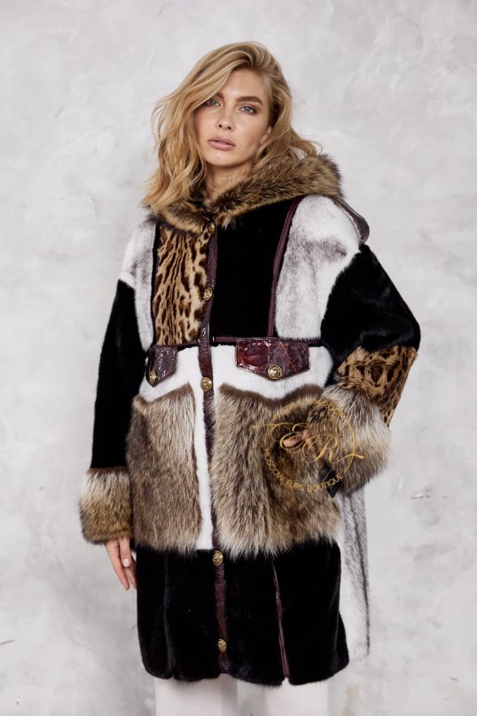 Комбинированная шуба из меха норки и енота