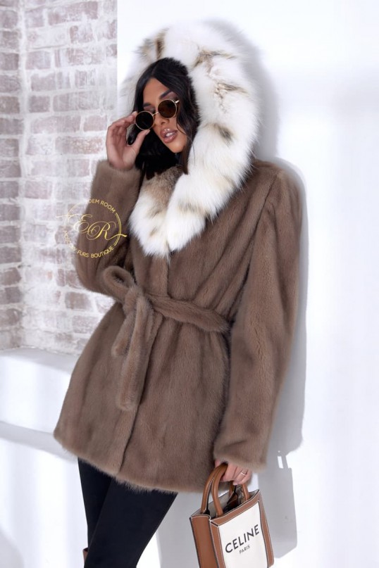 Шуба из норки под пояс с капюшоном из рыси