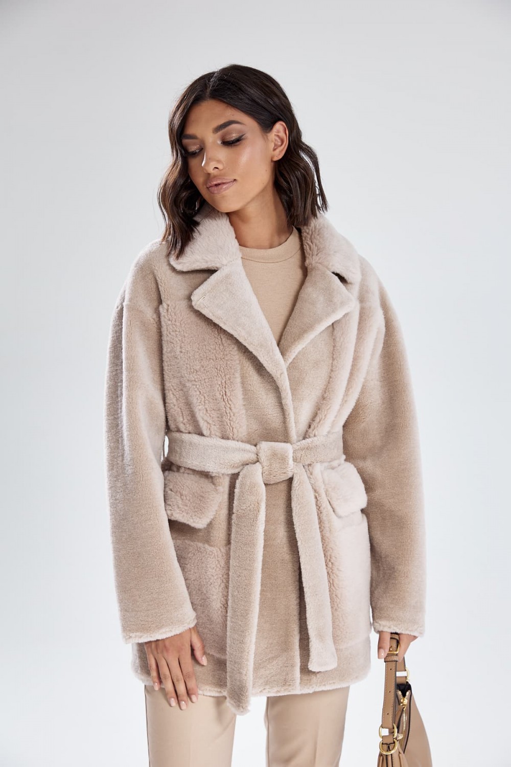 Куртка-пальто с поясом из овечьей шерсти