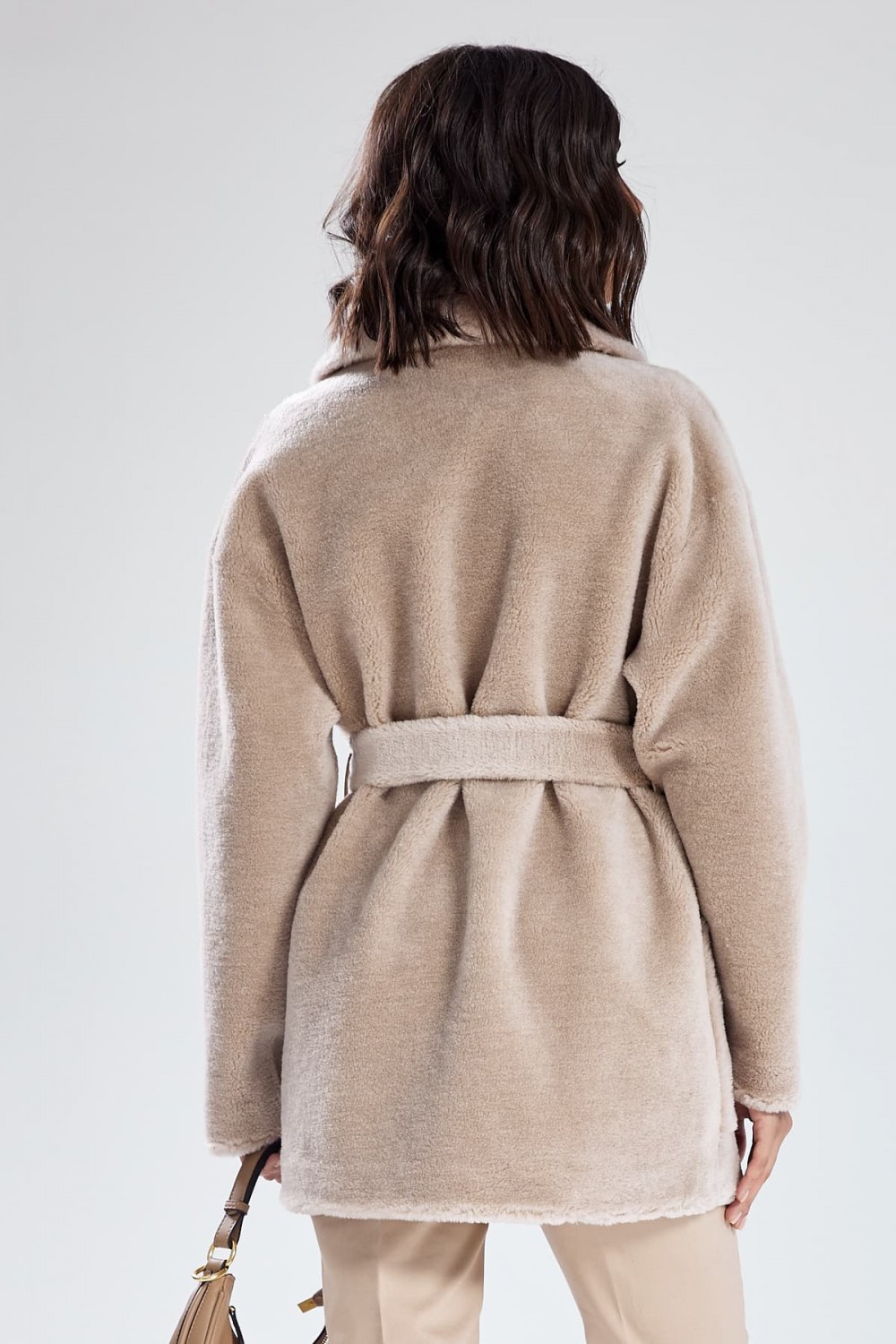 Куртка-пальто с поясом из овечьей шерсти
