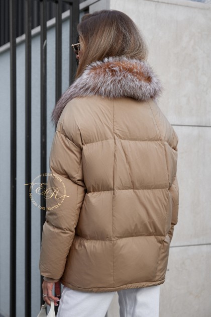Лёгкая пуховая куртка с мехом лисы
