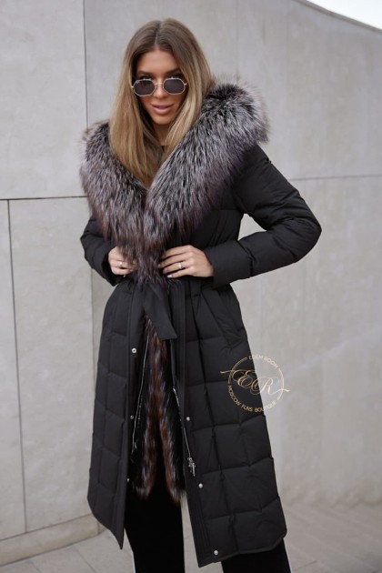 Чёрное зимнее пуховое пальто