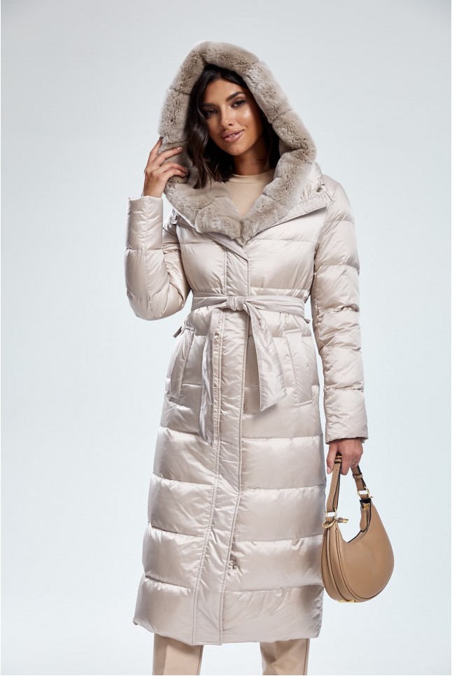 Светлое облегчённое пуховое пальто