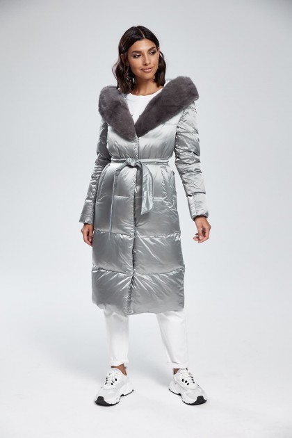 Облегчённое пуховое пальто с мехом