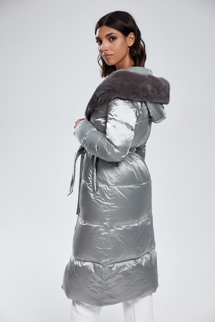 Облегчённое пуховое пальто с мехом