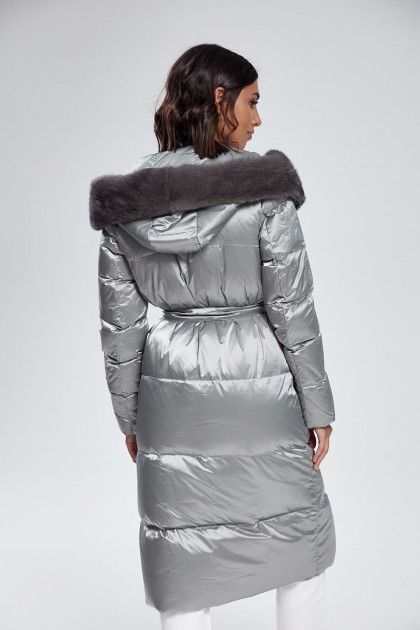 Облегчённое пуховое пальто с мехом